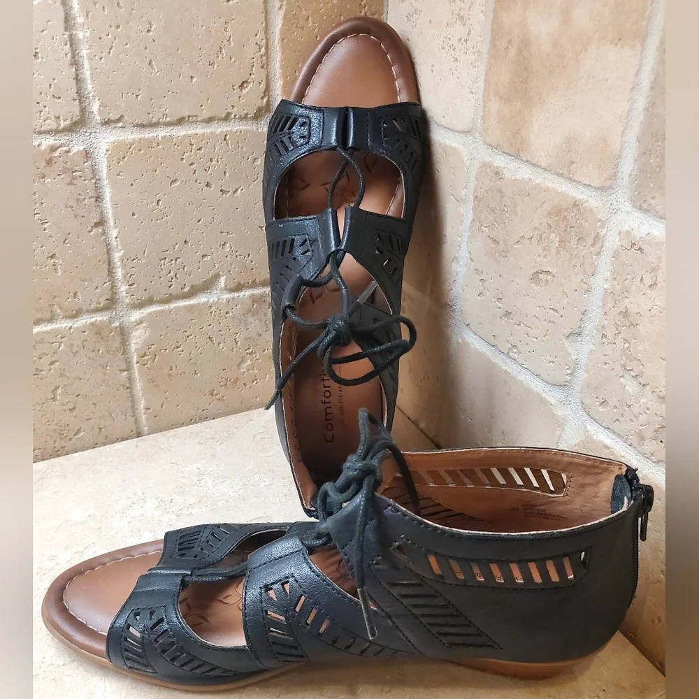 Comfortiva Sz 11M Black Leather Lace-Up Gladiator Sandals w/Geometric Design - Picture 9 of 9